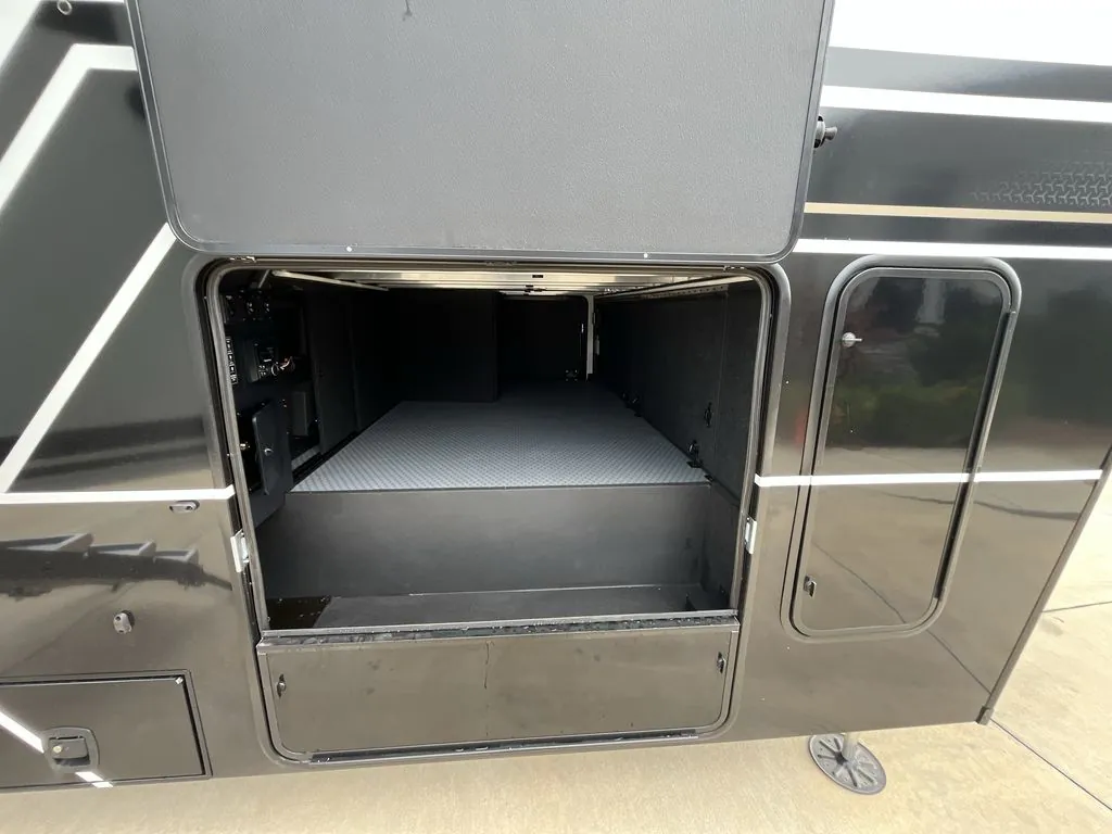 2027 Brinkley Model G 4170, Photos photo 23