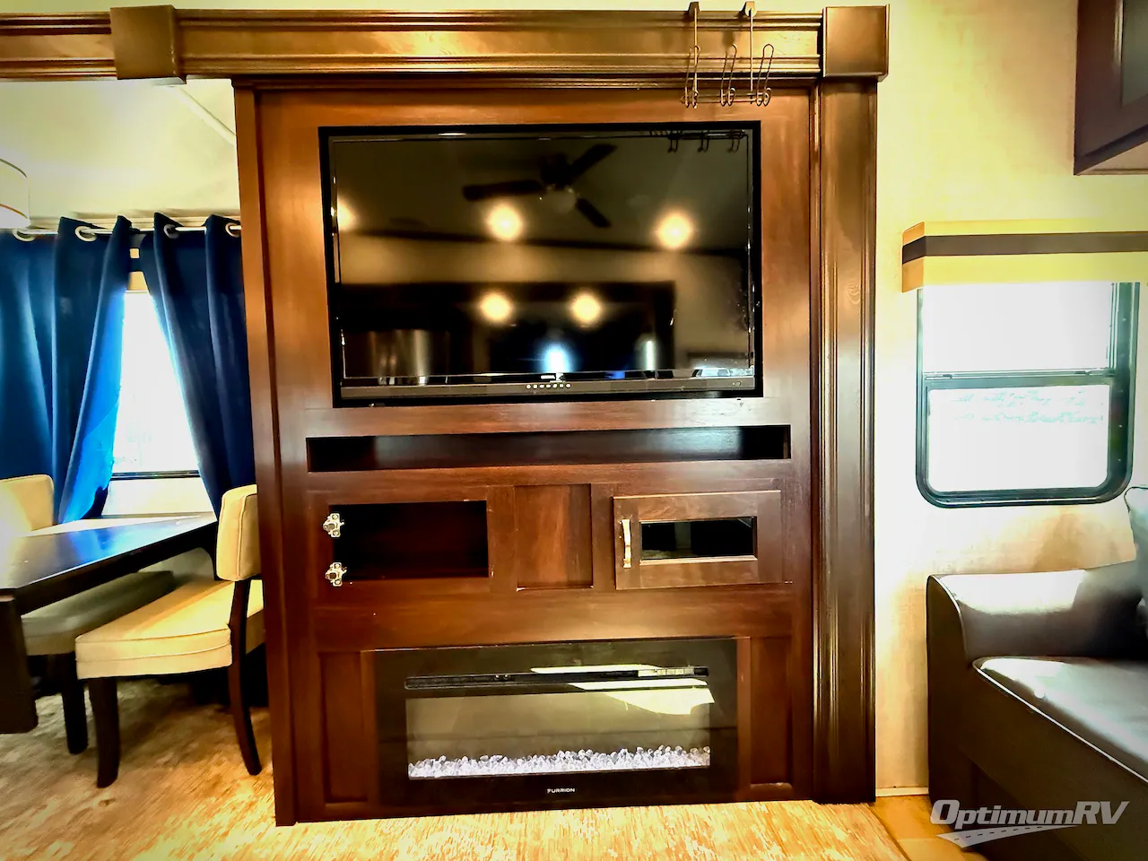 2021 Palomino Columbus 378MBC dealer photo 6 from Optimum RV