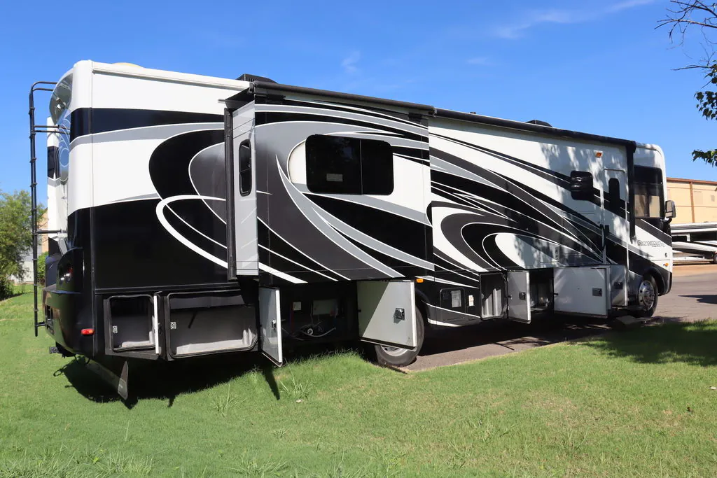 2019 Forest River Georgetown 369DS — Photo 5