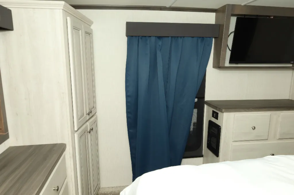 2023 Forest River Cardinal Luxury 380RLX, Photos photo 21