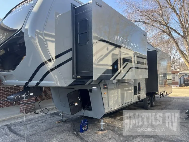2025 Keystone Montana 295RL - Photo 4
