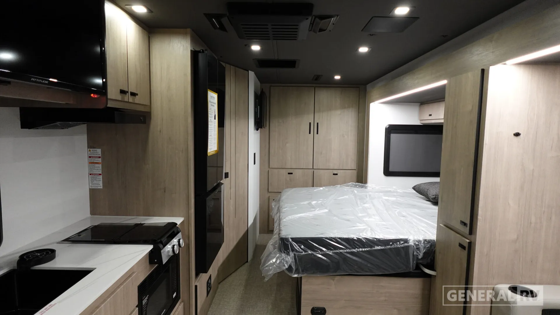2026 Grand Design Lineage Series M 25FW - Photo 3