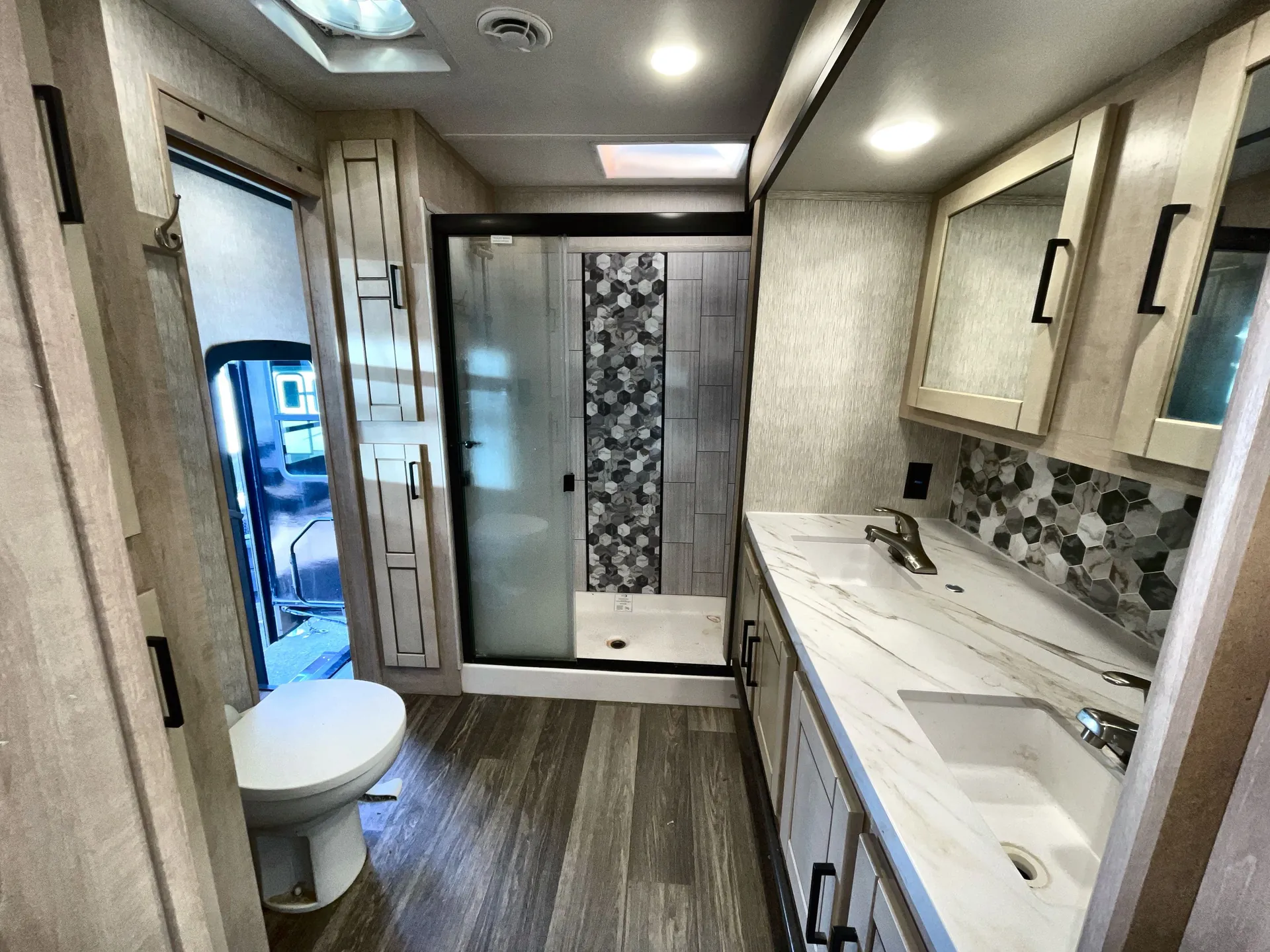 2024 CrossRoads Cameo CE3975CK — living area main