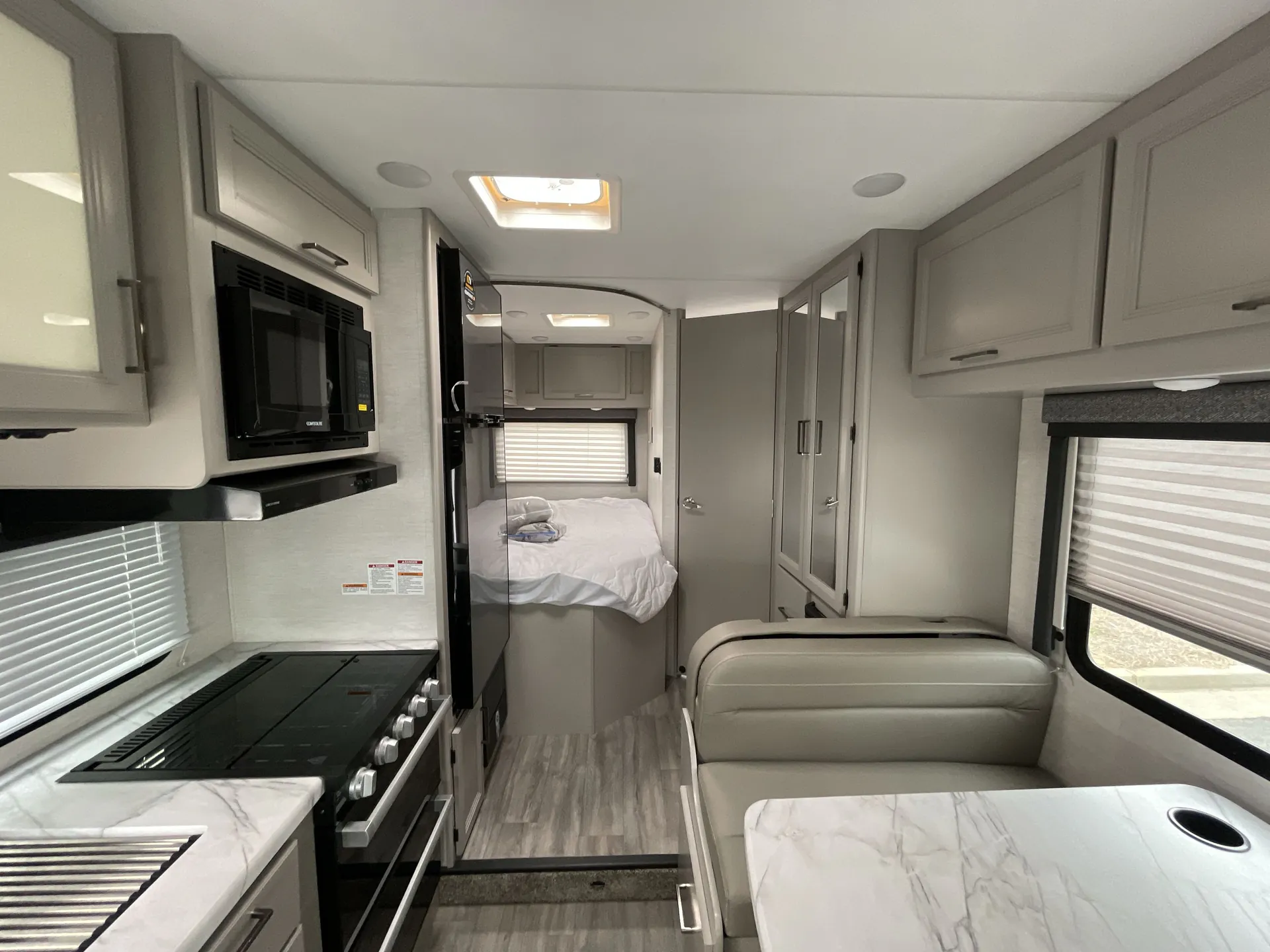 2025 Thor Motor Coach Coleman 22EQ - Photo 3