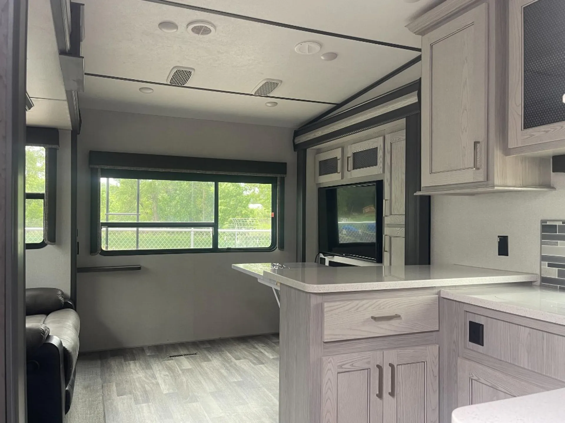 2021 Keystone Montana High Country 281CK - Photo 3