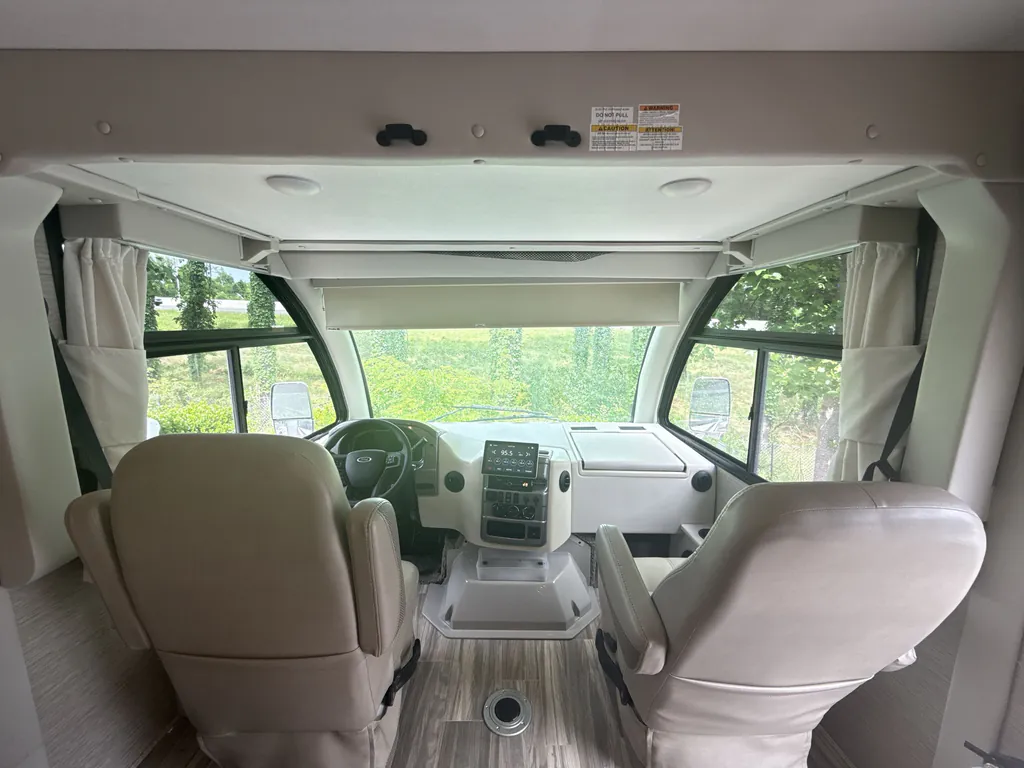 2023 Thor Motor Coach Vegas 24.3, Photos photo 17
