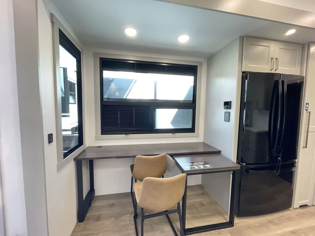 2026 Brinkley Model G 3950, Photos photo 20