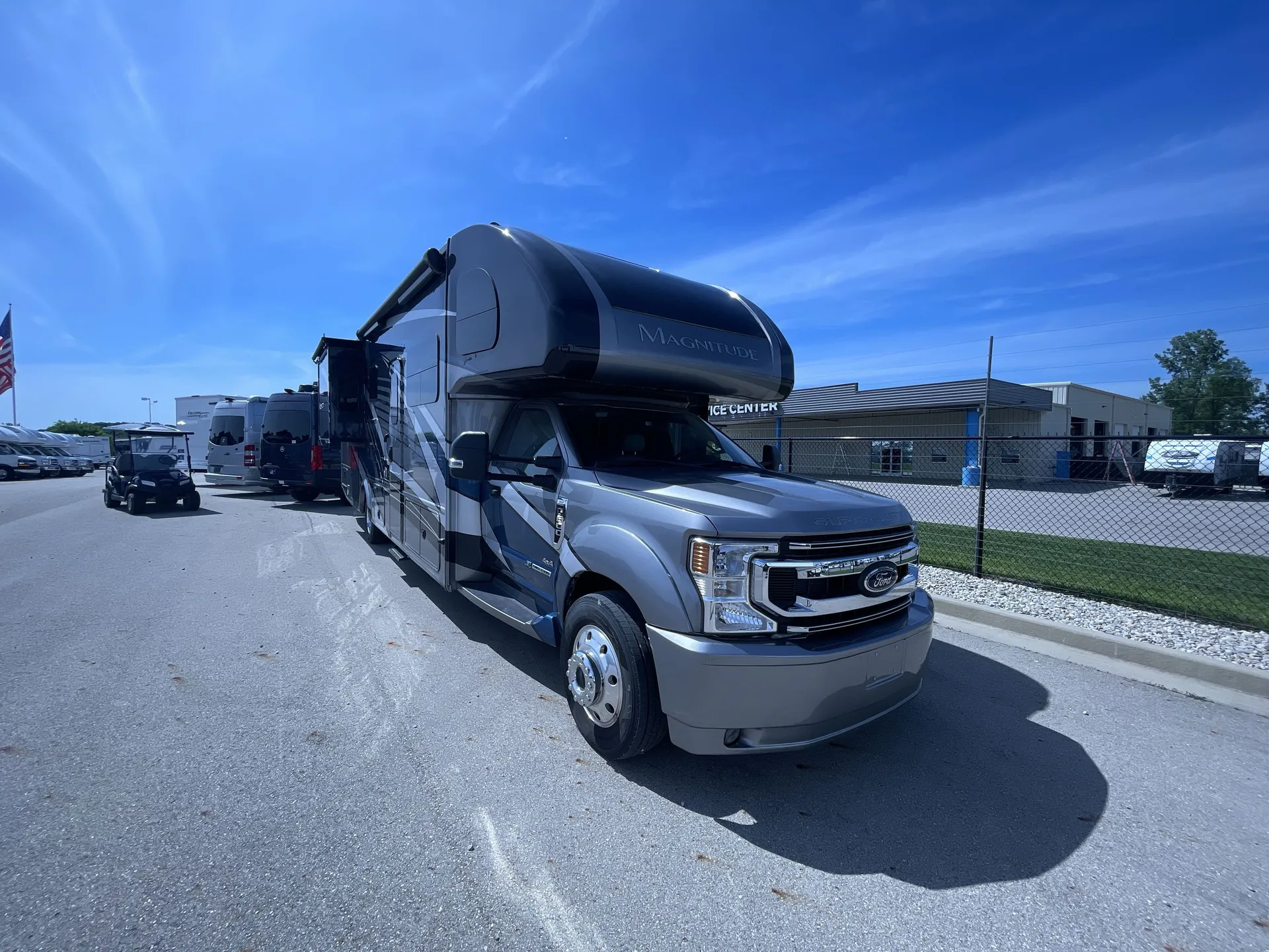 2022 Thor Motor Coach Magnitude RS36 - Photo 2
