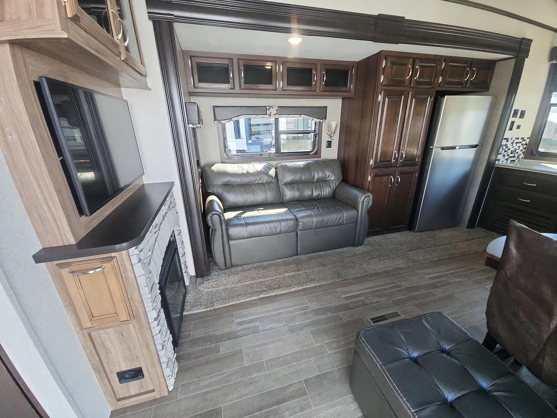 2018 Jayco Jay Flight Bungalow 40BHTS — living area main
