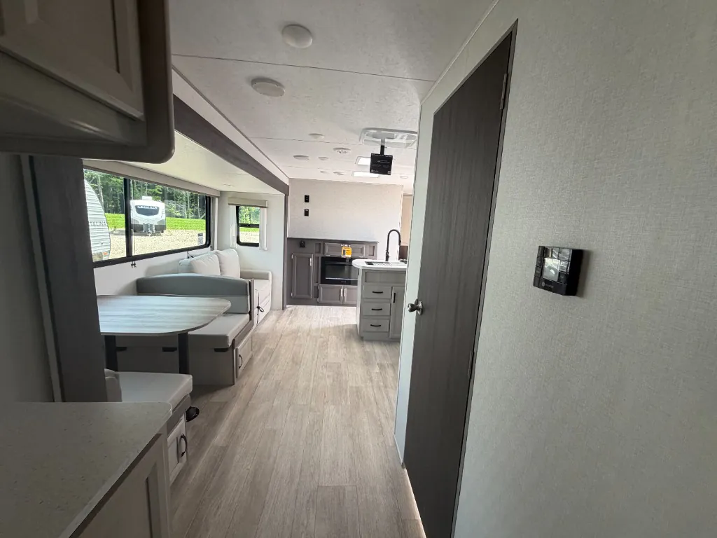2027 Coachmen Catalina Legacy Edition 333DBDSCK, Photos photo 18