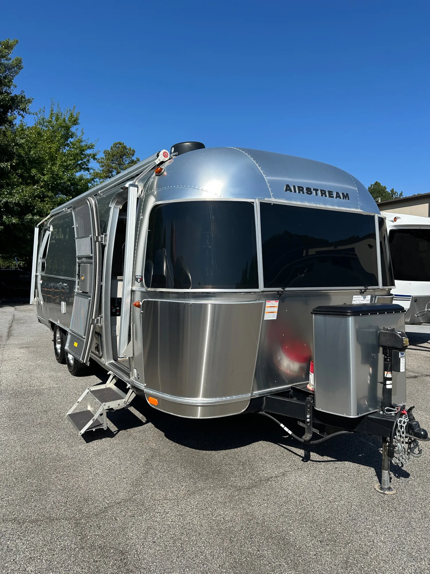 2021 Airstream International 25RB - Photo 2