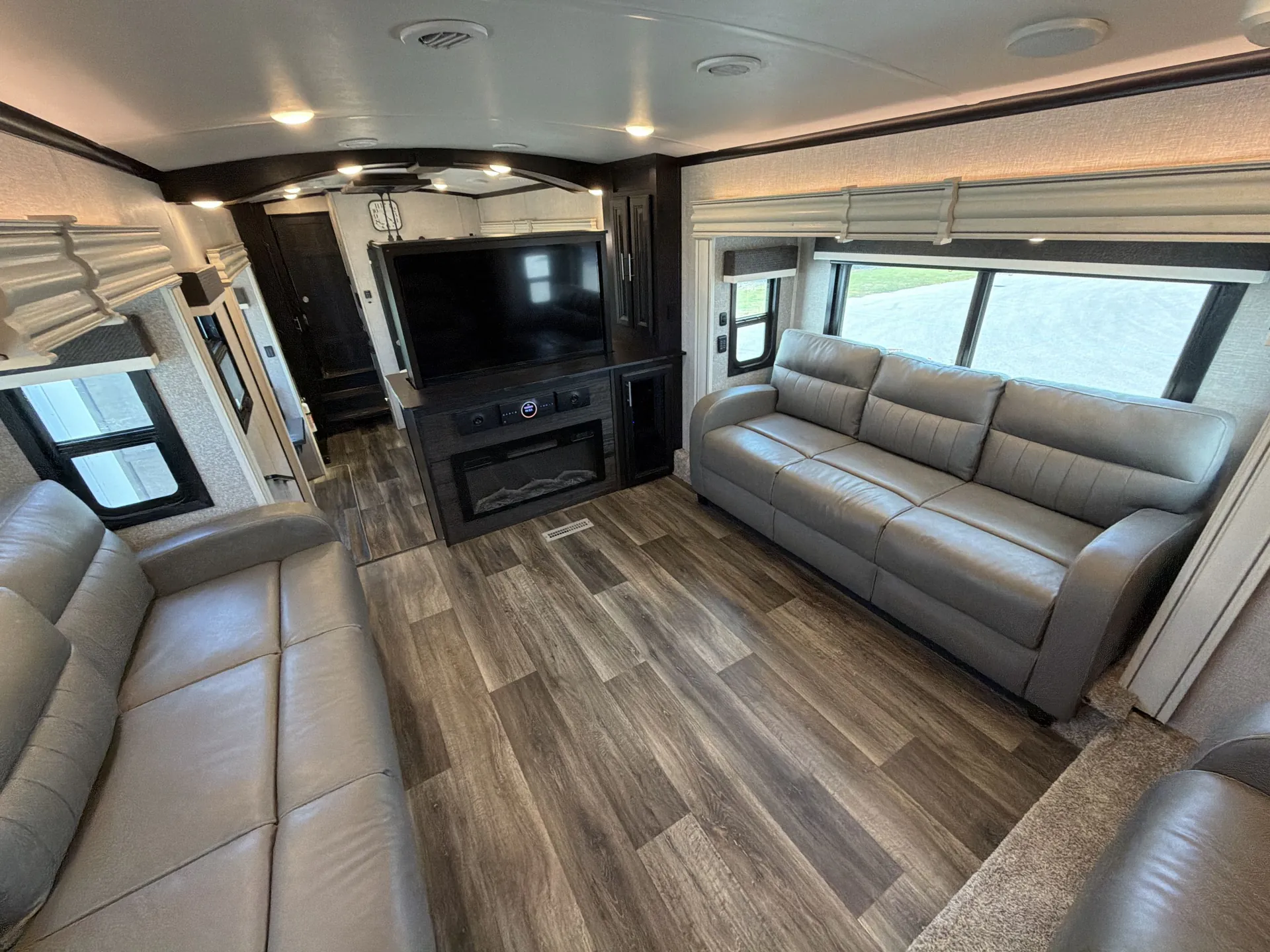 2022 Jayco North Point 382FLRB — living area main