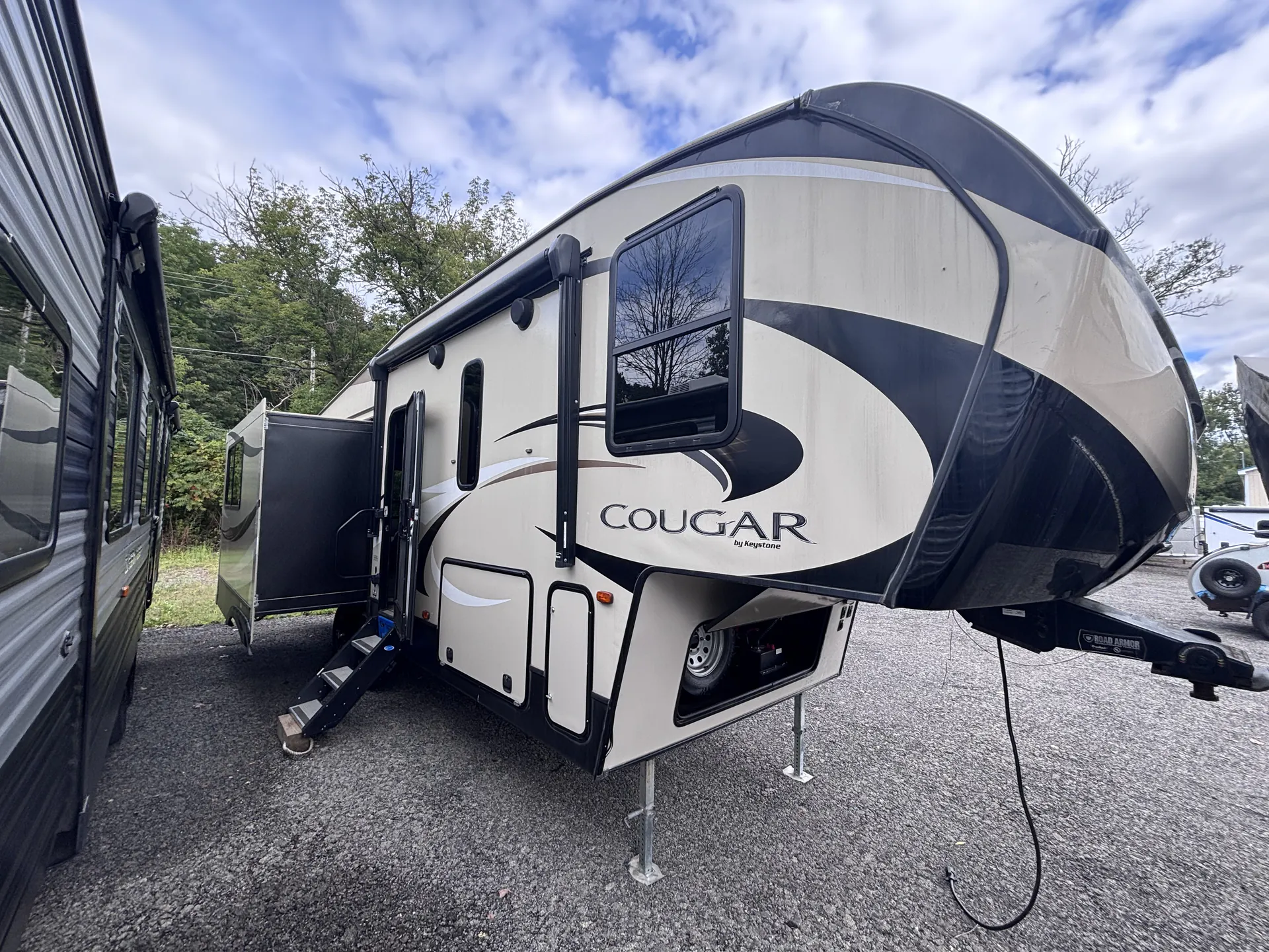 2019 Keystone Cougar Half-Ton 27SGS - Photo 2