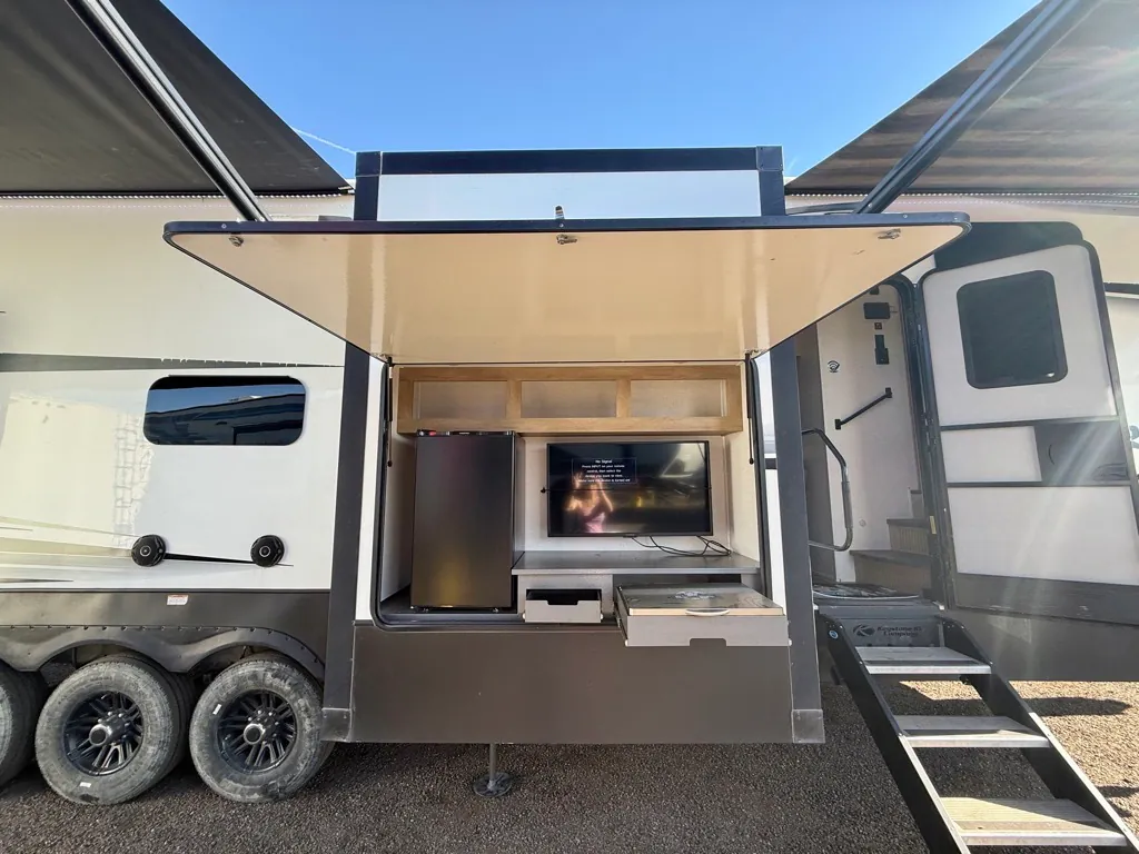 2022 Keystone Raptor 423, Photos photo 37