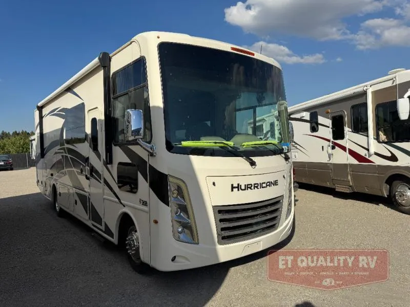 2022 Thor Motor Coach Hurricane 29M - Photo 2