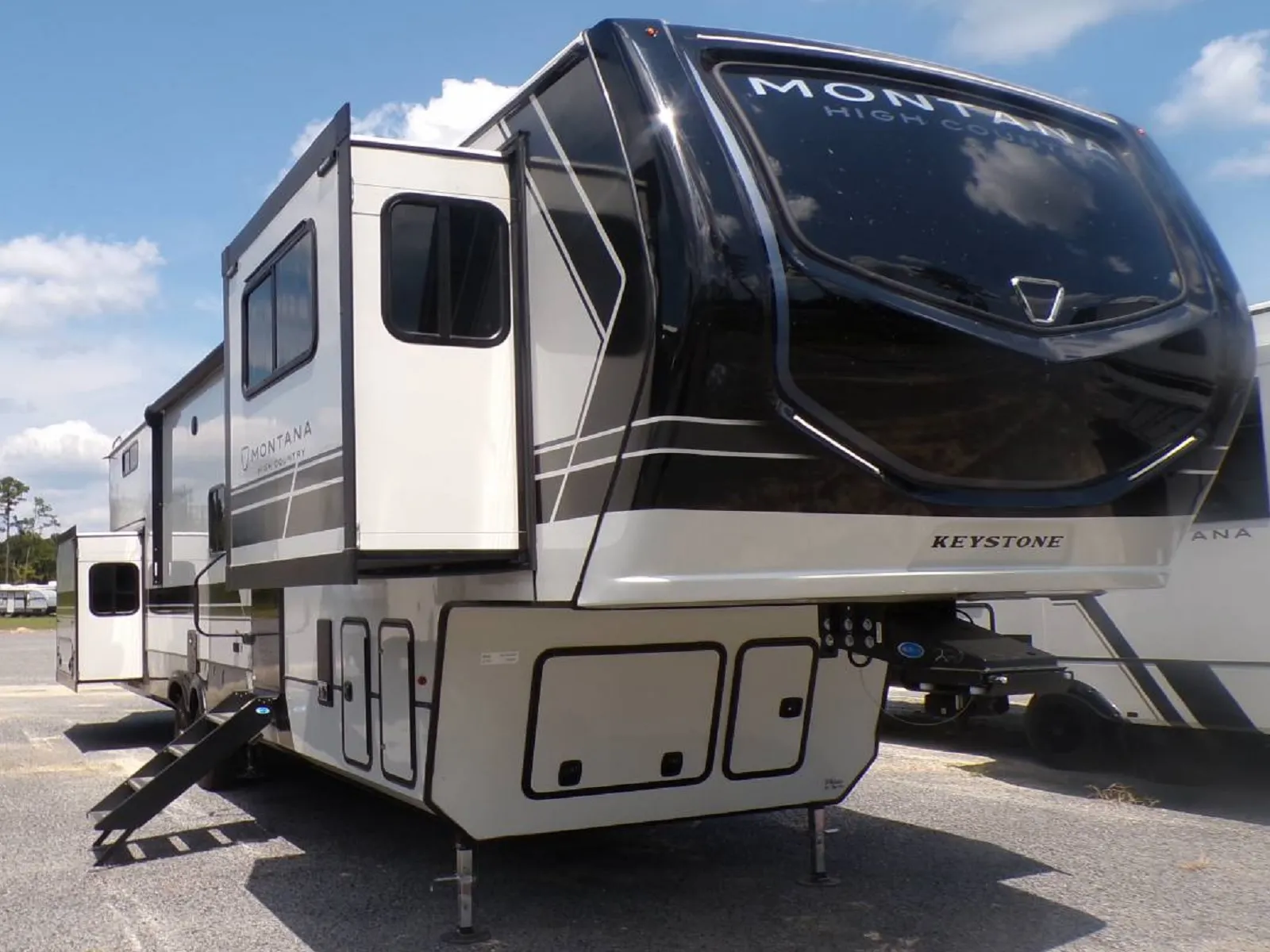 2026 Keystone Montana High Country 377FL - Photo 2