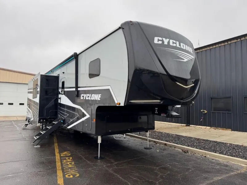 2026 Heartland Cyclone 3913 - Photo 3