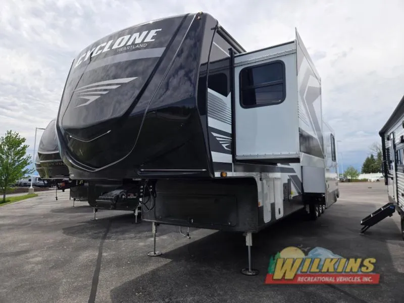 2026 Heartland Cyclone 3914 - Photo 2