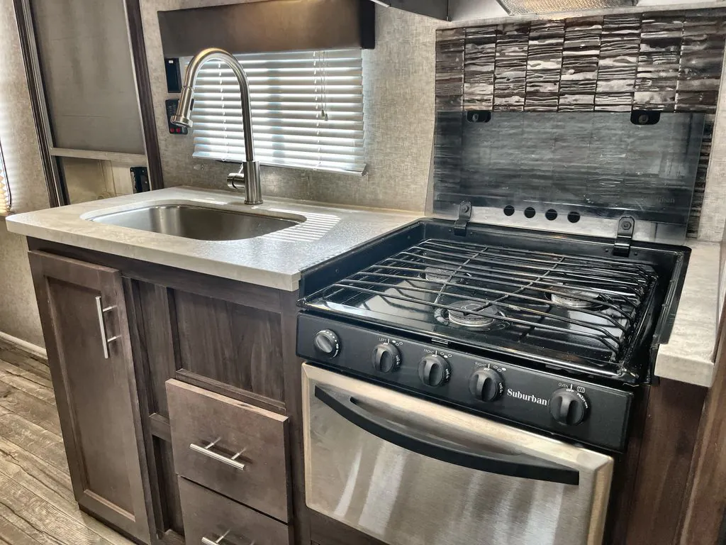 2018 Forest River Cherokee Grey Wolf 22BH — Photo 5