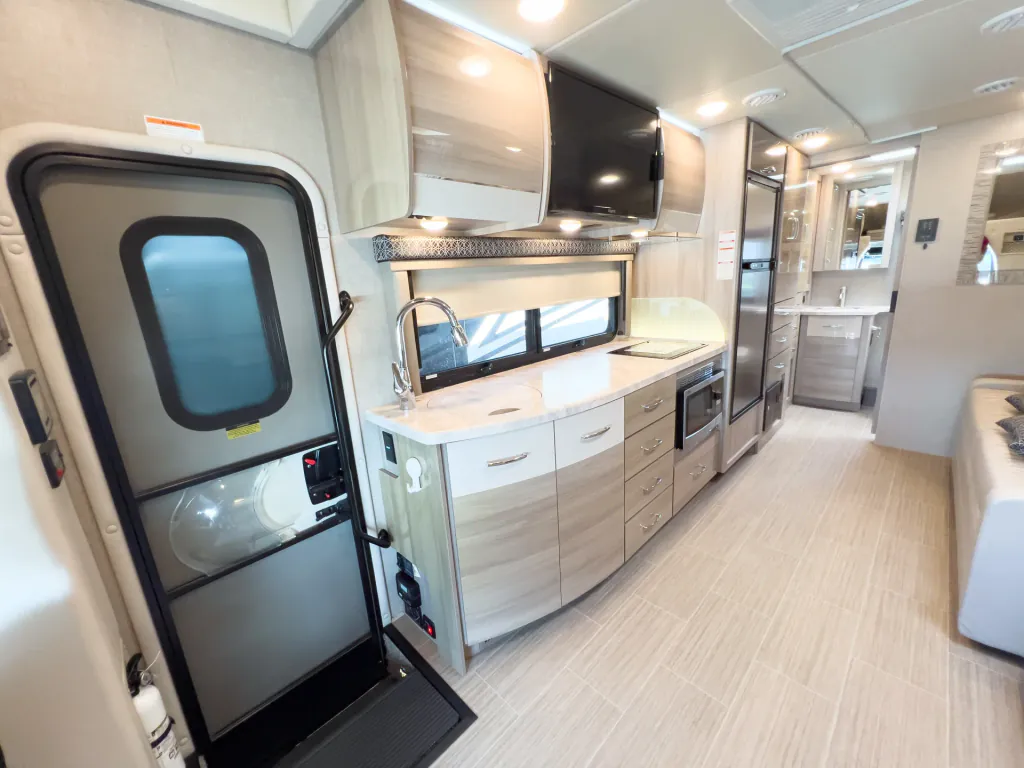2021 Thor Motor Coach Tiburon 24FB, Photos photo 6