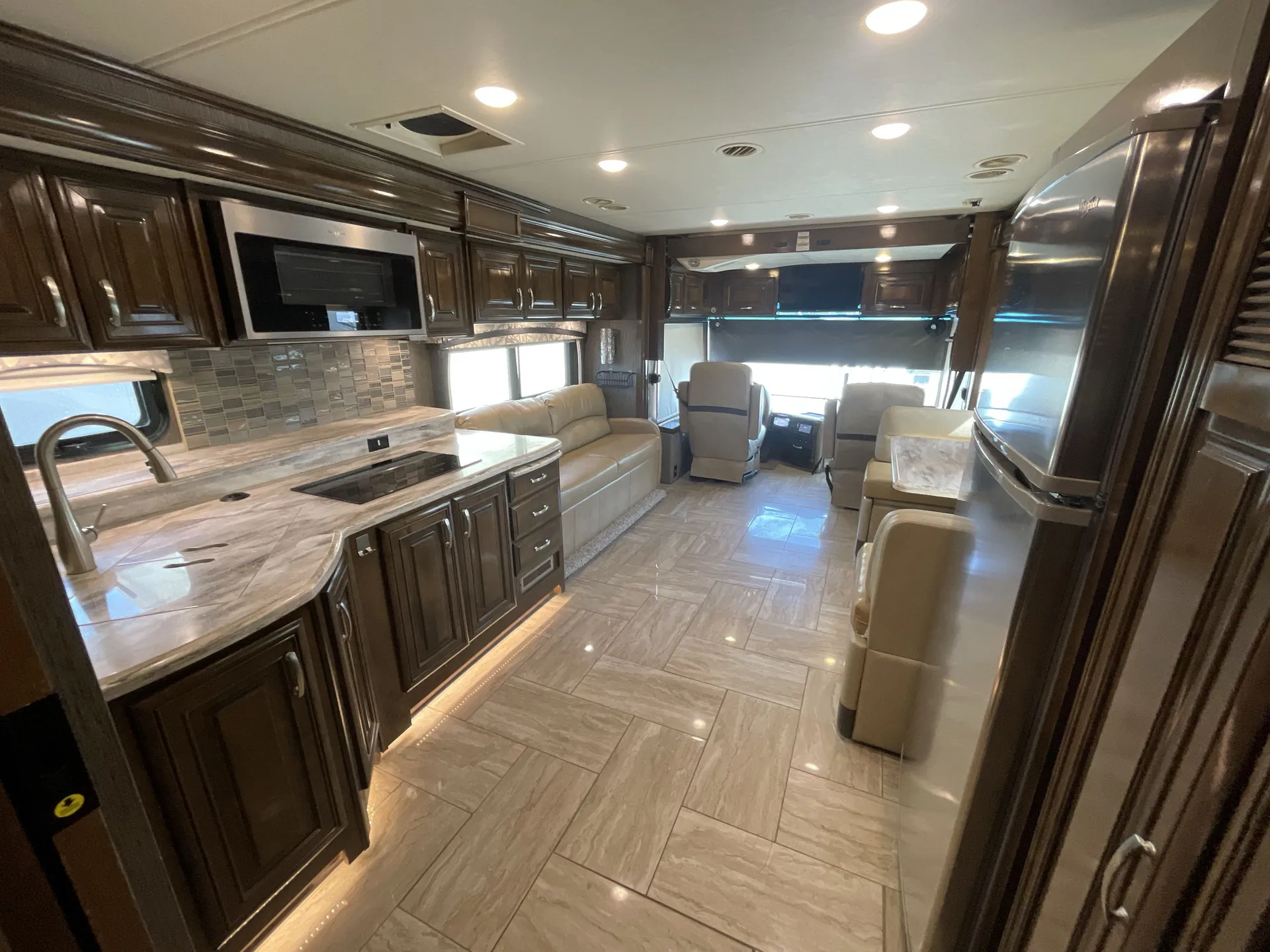 2019 Thor Motor Coach Aria 4000 — living area main