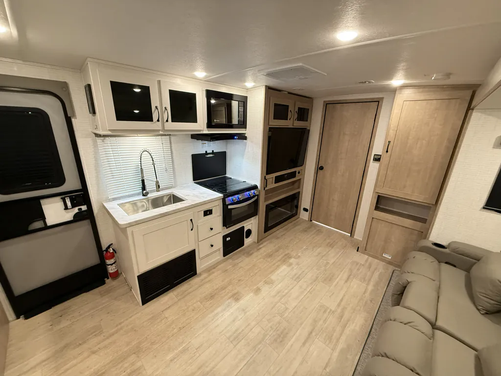 2025 Forest River Solaire 2420RBS, Photos photo 4
