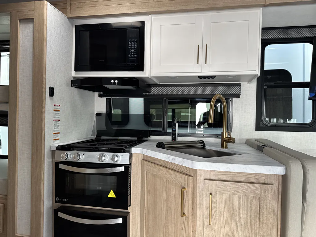 2027 Thor Motor Coach Freedom Elite 31FE, Photos photo 2