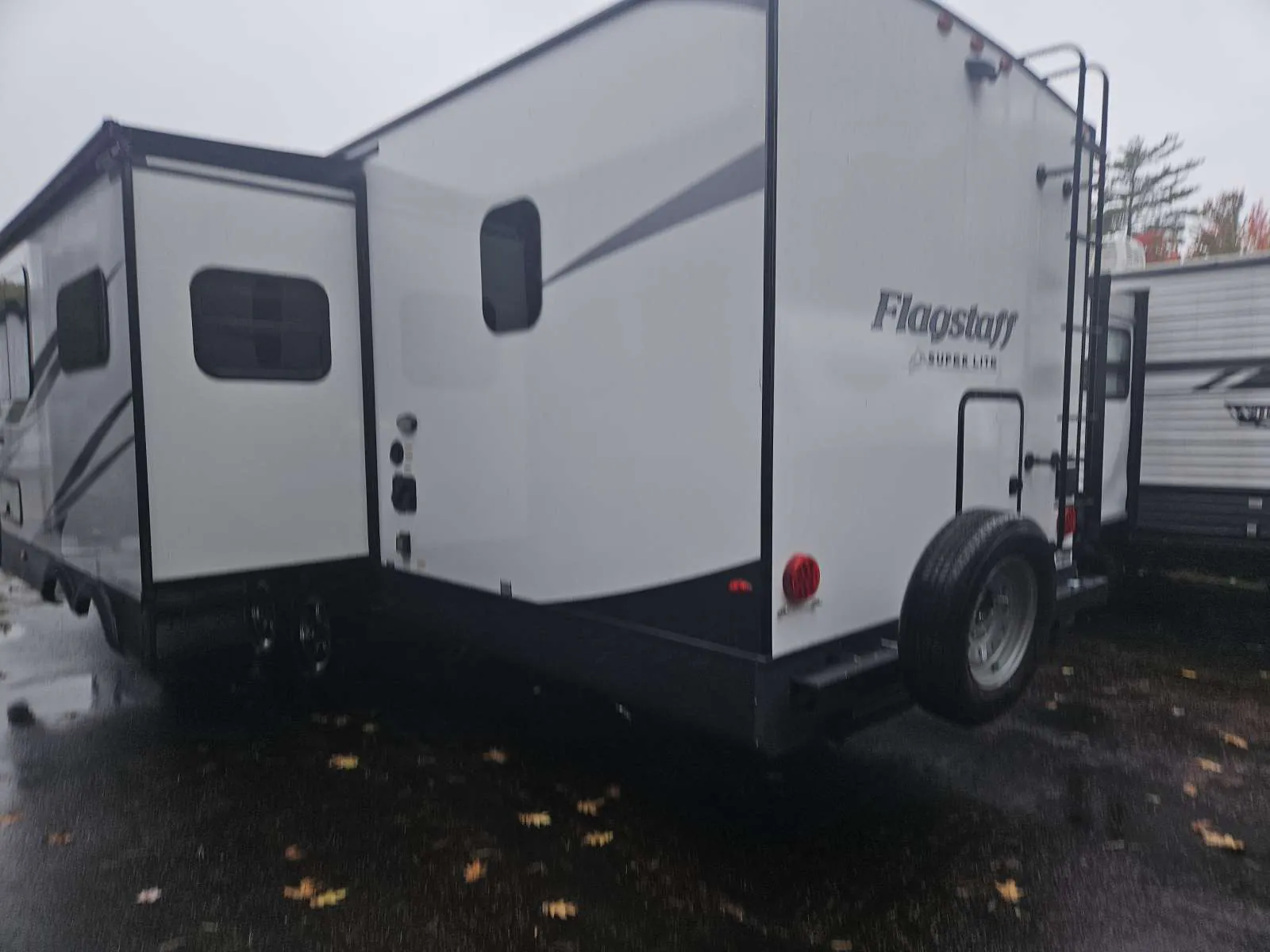 2024 Forest River Flagstaff Super Lite 27BHWS — Photo 6