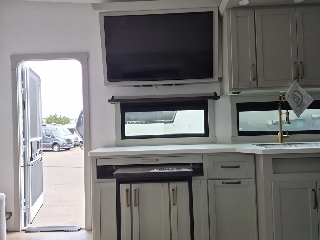 2026 Brinkley Model Z 2810, Photos photo 36