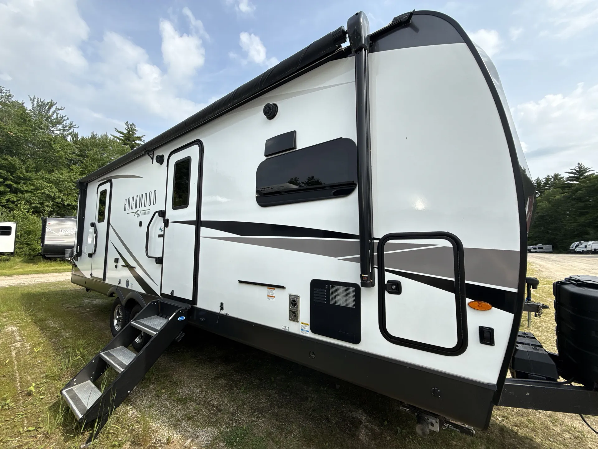 2024 Forest River Rockwood Ultra Lite 2608BS — campside