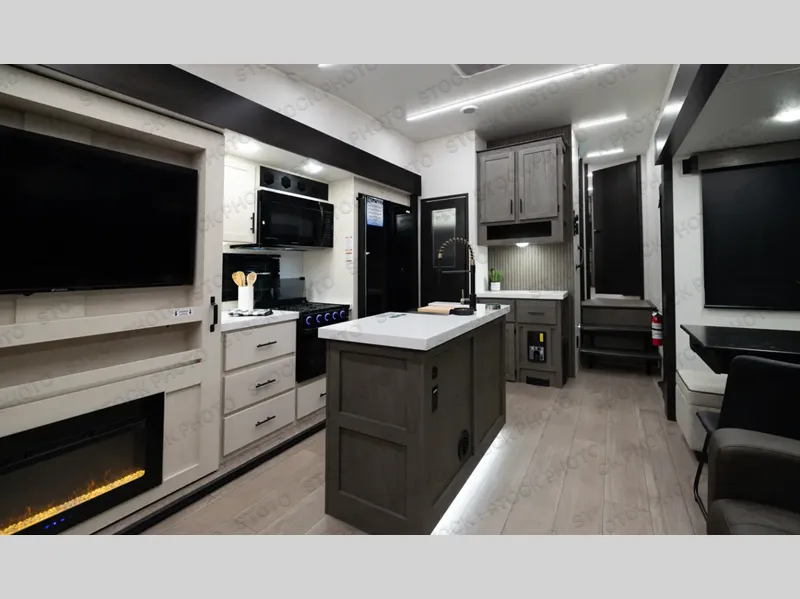 2027 Forest River Cherokee Arctic Wolf 3250SUITE - Photo 4