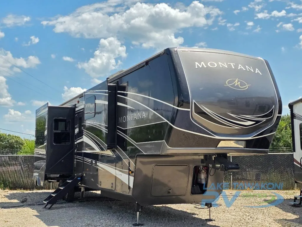 2024 Keystone Montana 3901RK - Photo 2