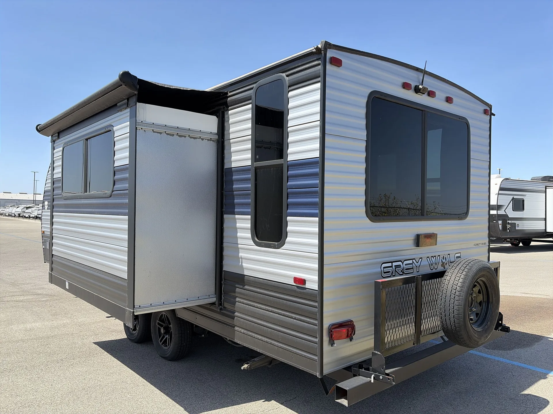 2022 Forest River Cherokee Grey Wolf 23MK — off campside