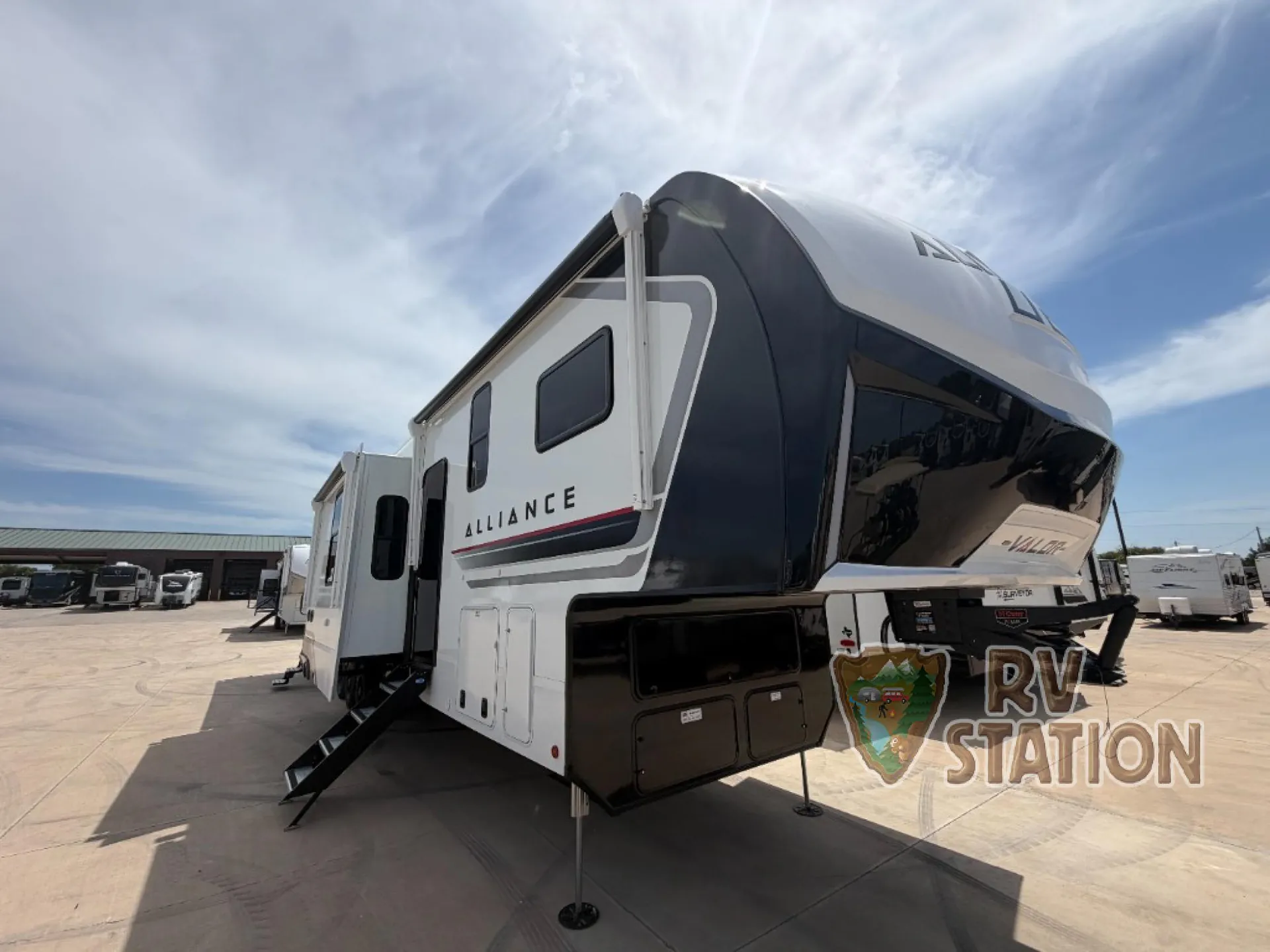 2027 Alliance RV Valor 4216 - Photo 2