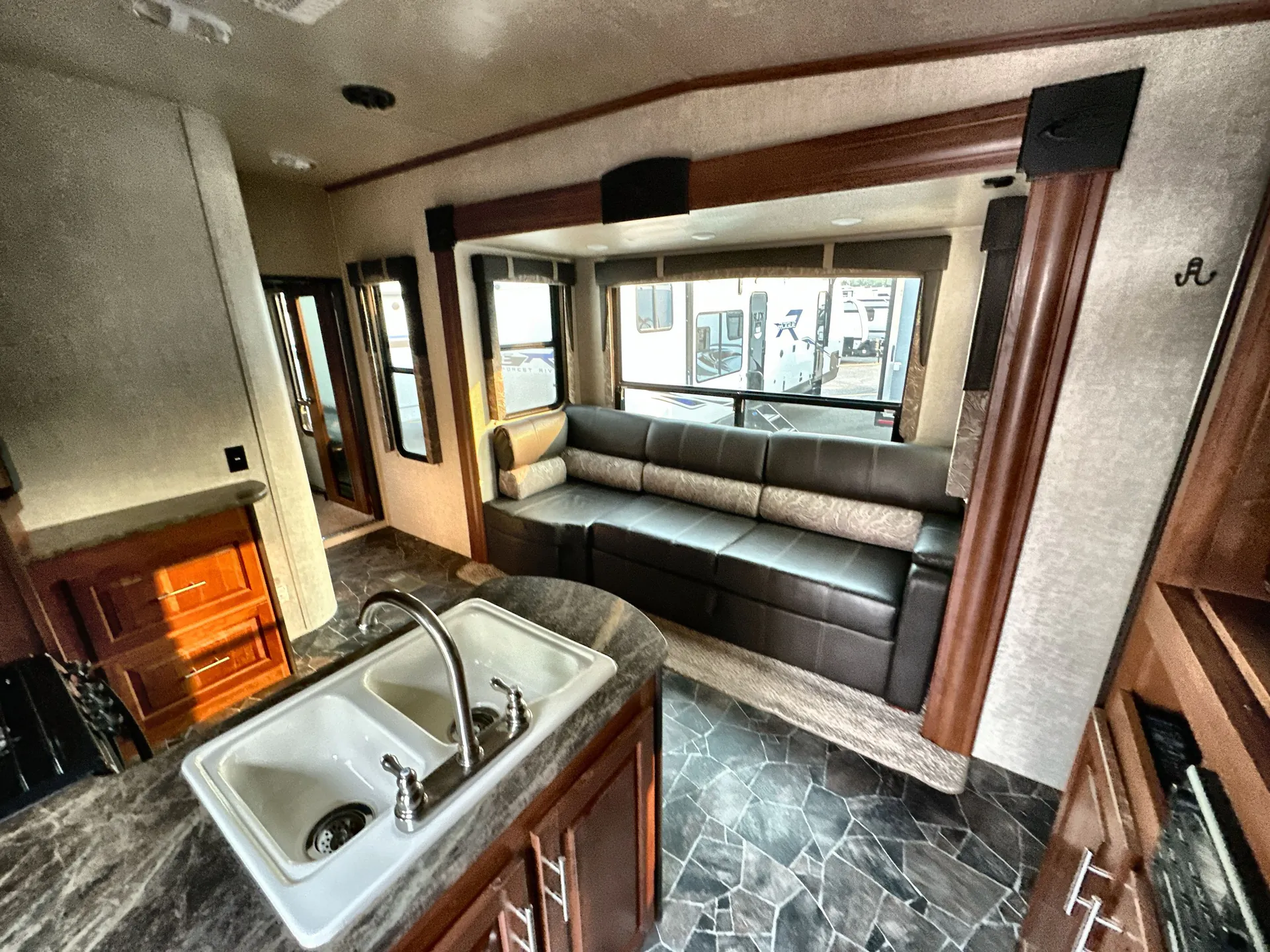 2014 Keystone Fuzion 301 — living area main