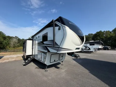 2025 Keystone Montana 3915TB - Photo 2