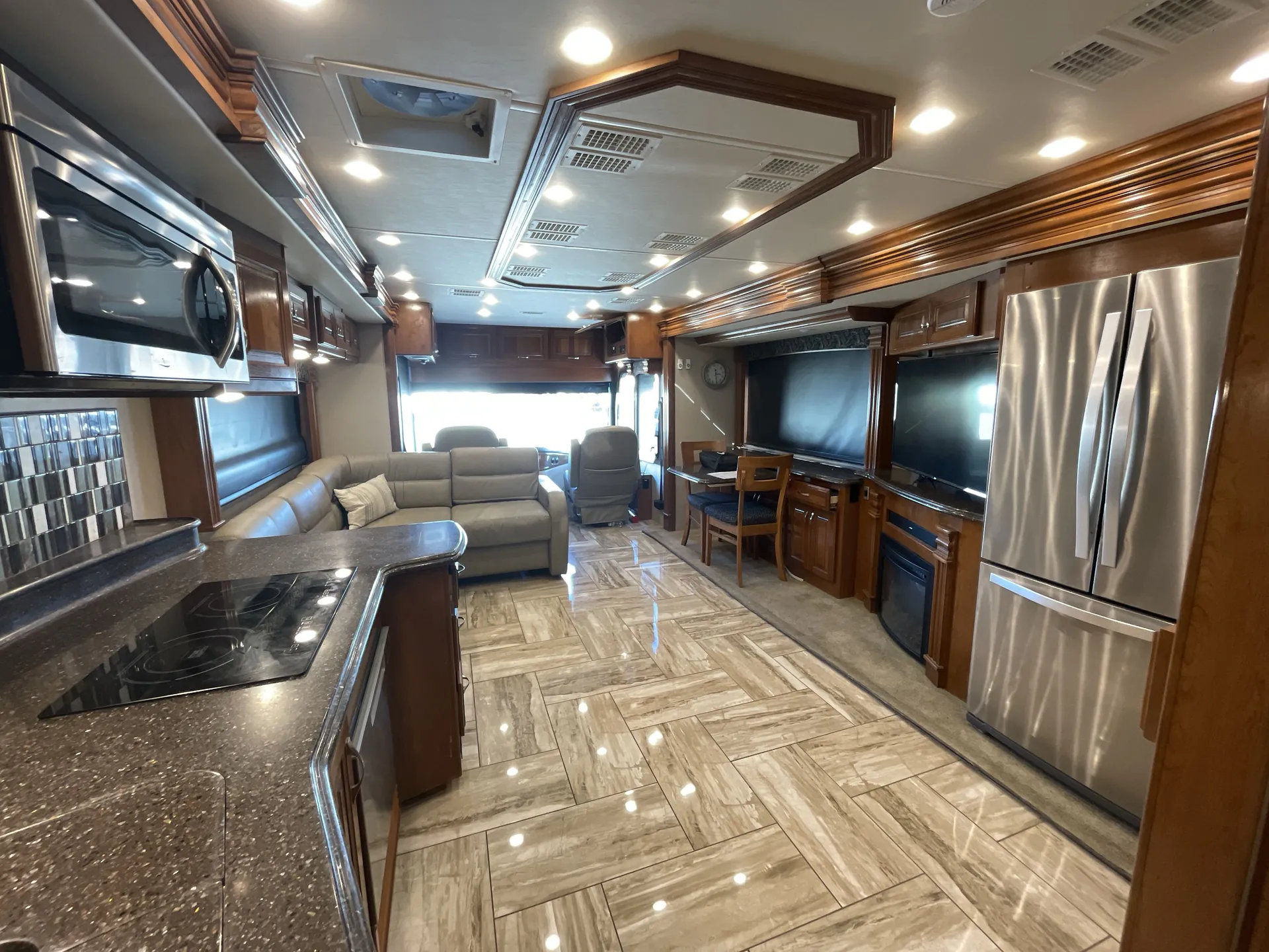 2017 fleetwood Discovery Lxe 40D — living area main