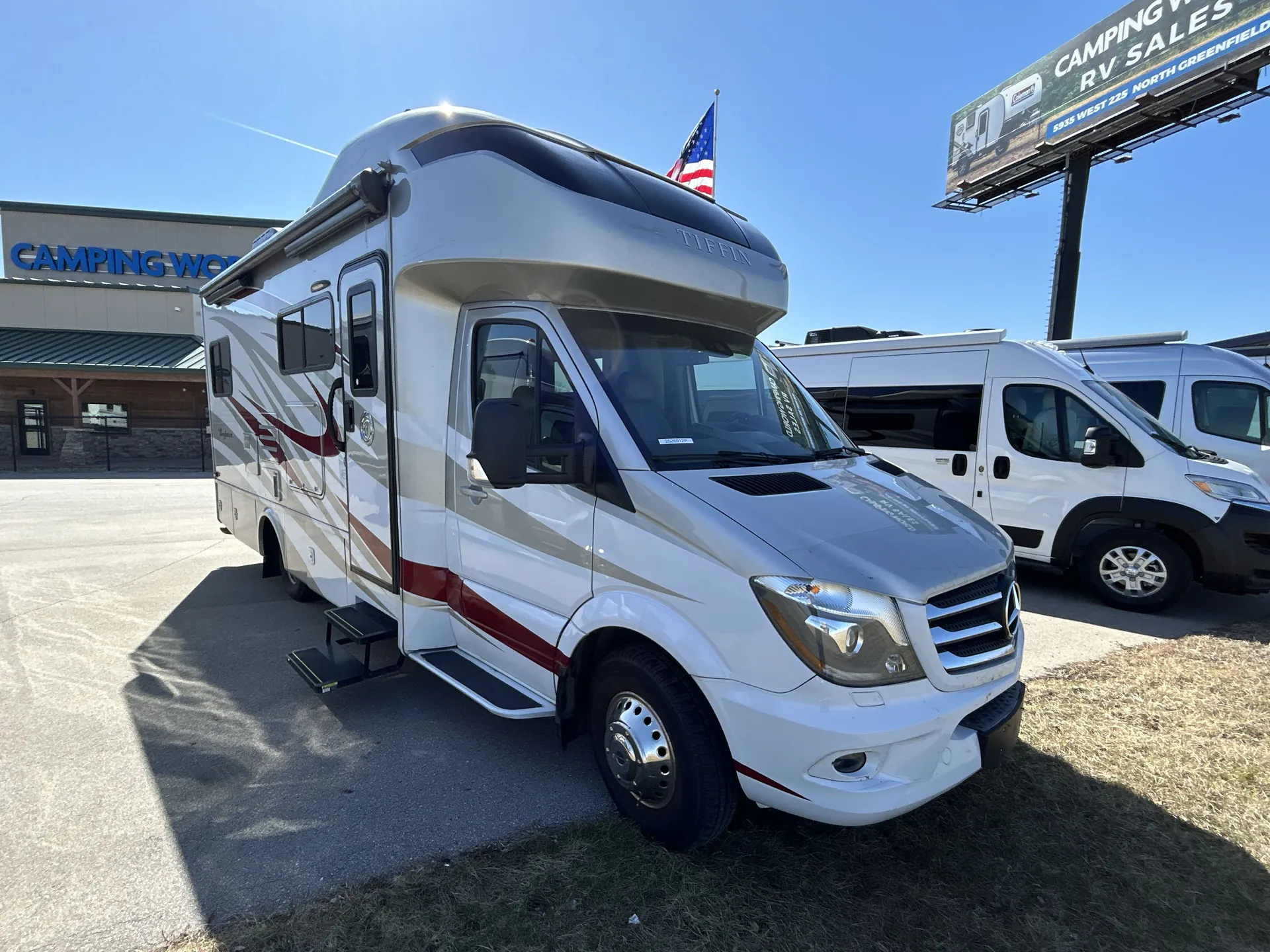 2017 Tiffin Wayfarer 24 QW - Photo 2