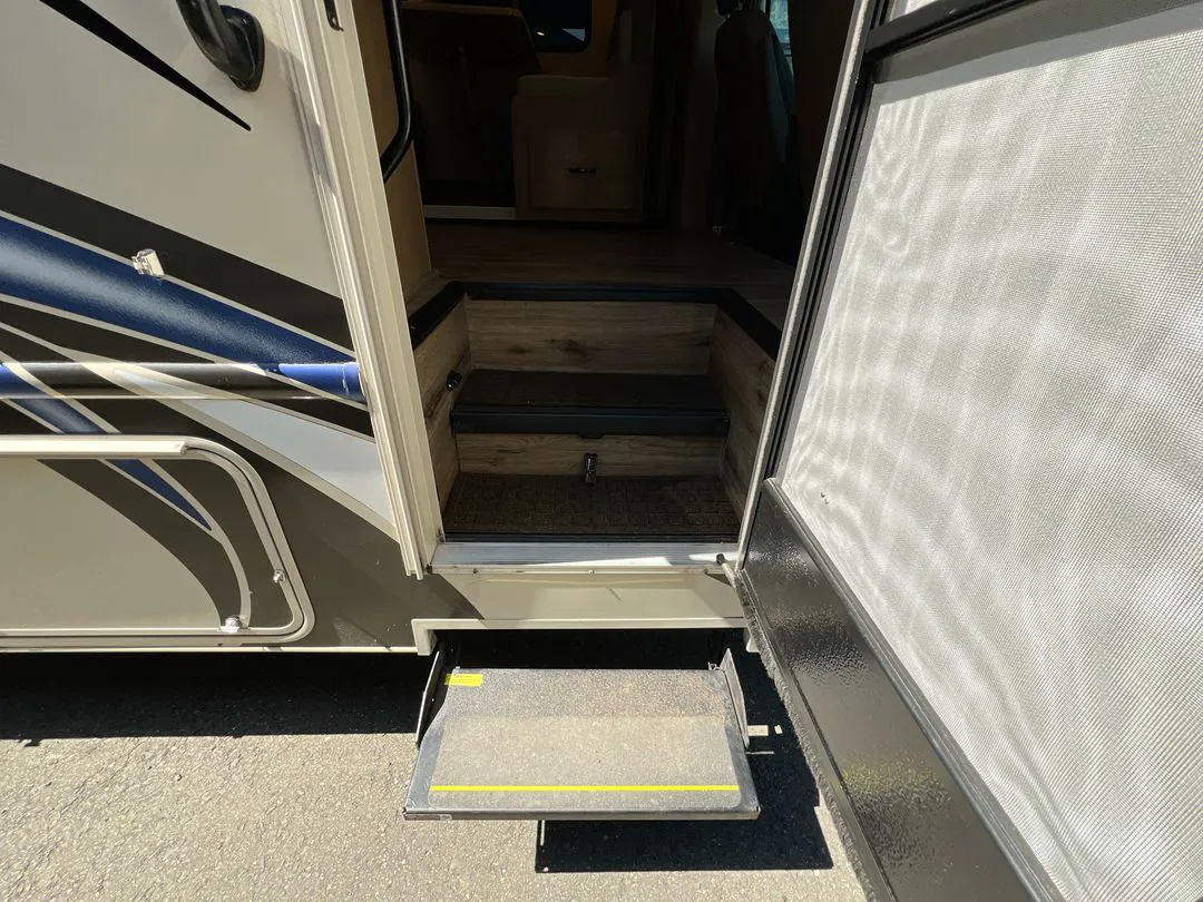 2018 Thor Motor Coach Chateau Sprinter 24BL - Photo 2
