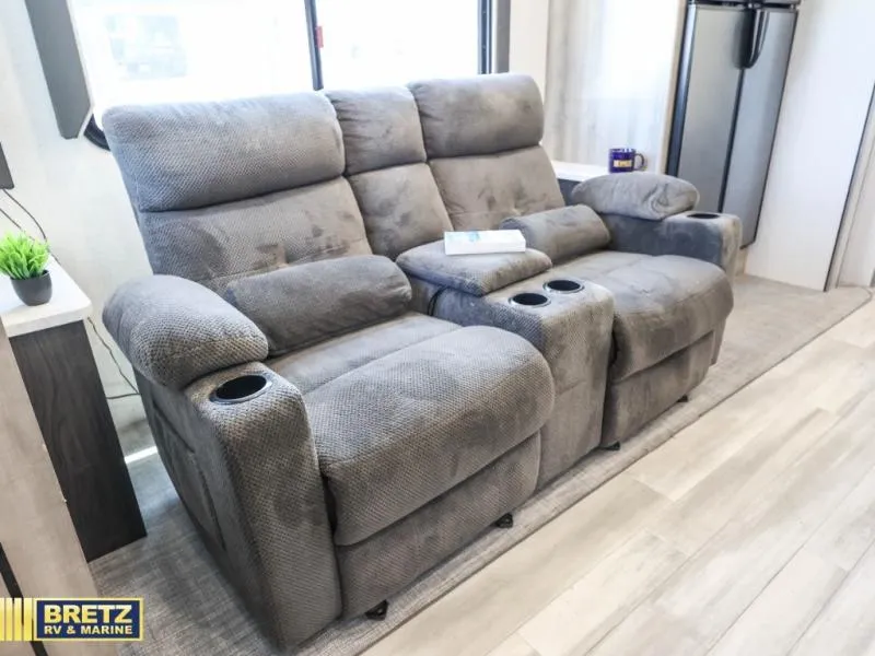 2022 Winnebago Voyage 2427RB - Photo 4