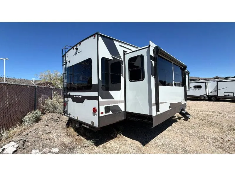 2026 Forest River Rockwood Signature 401SFB - Photo 4