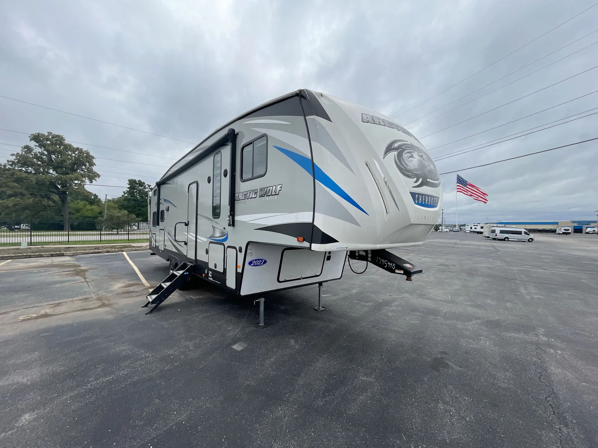 2021 Forest River Arctic Wolf 287BH - Photo 2