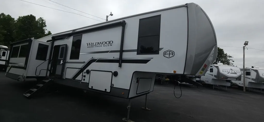 2024 Forest River ARTIC WOLF 27SGS - Photo 3