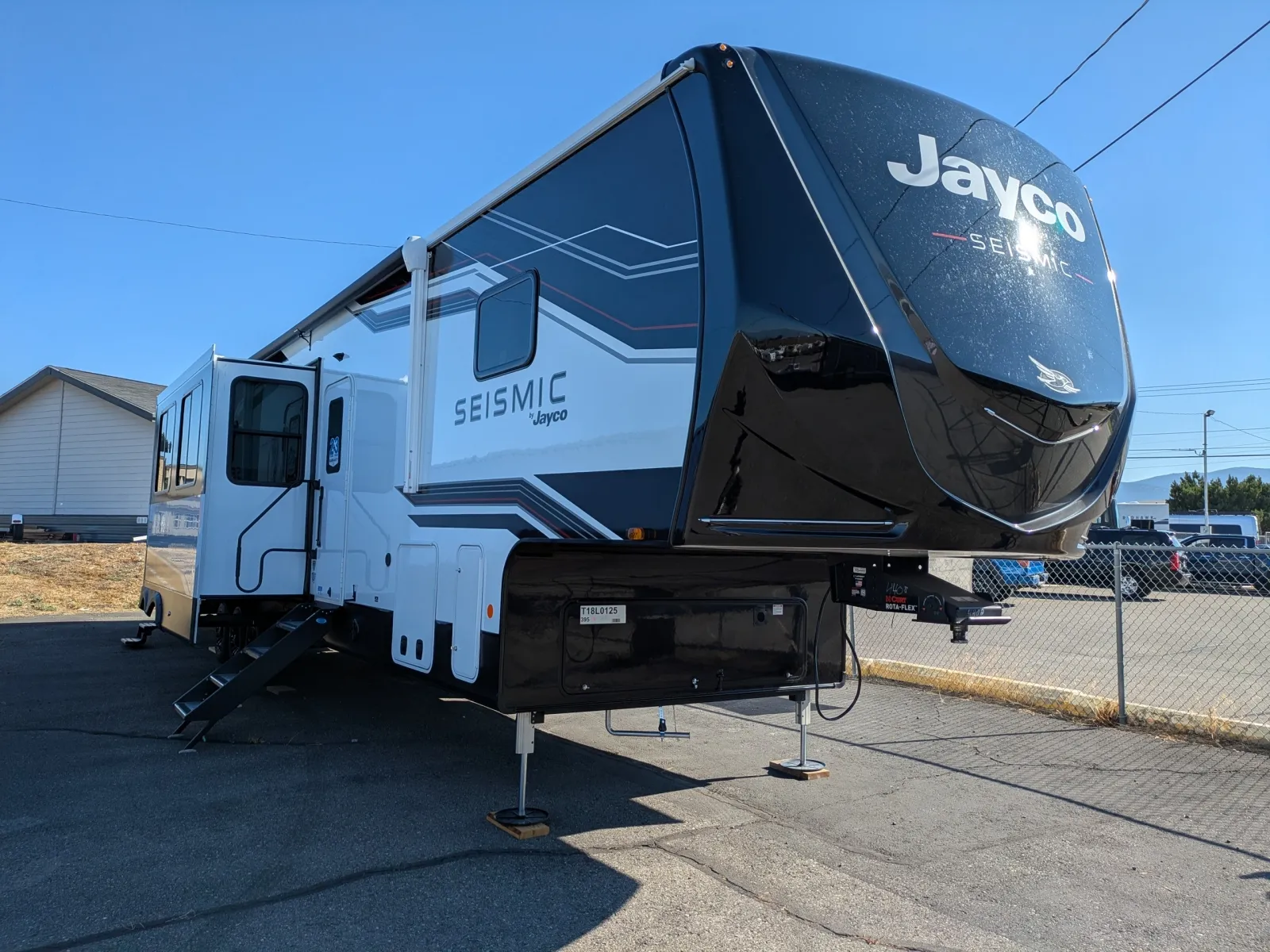 2026 Jayco Seismic 395 - Photo 2