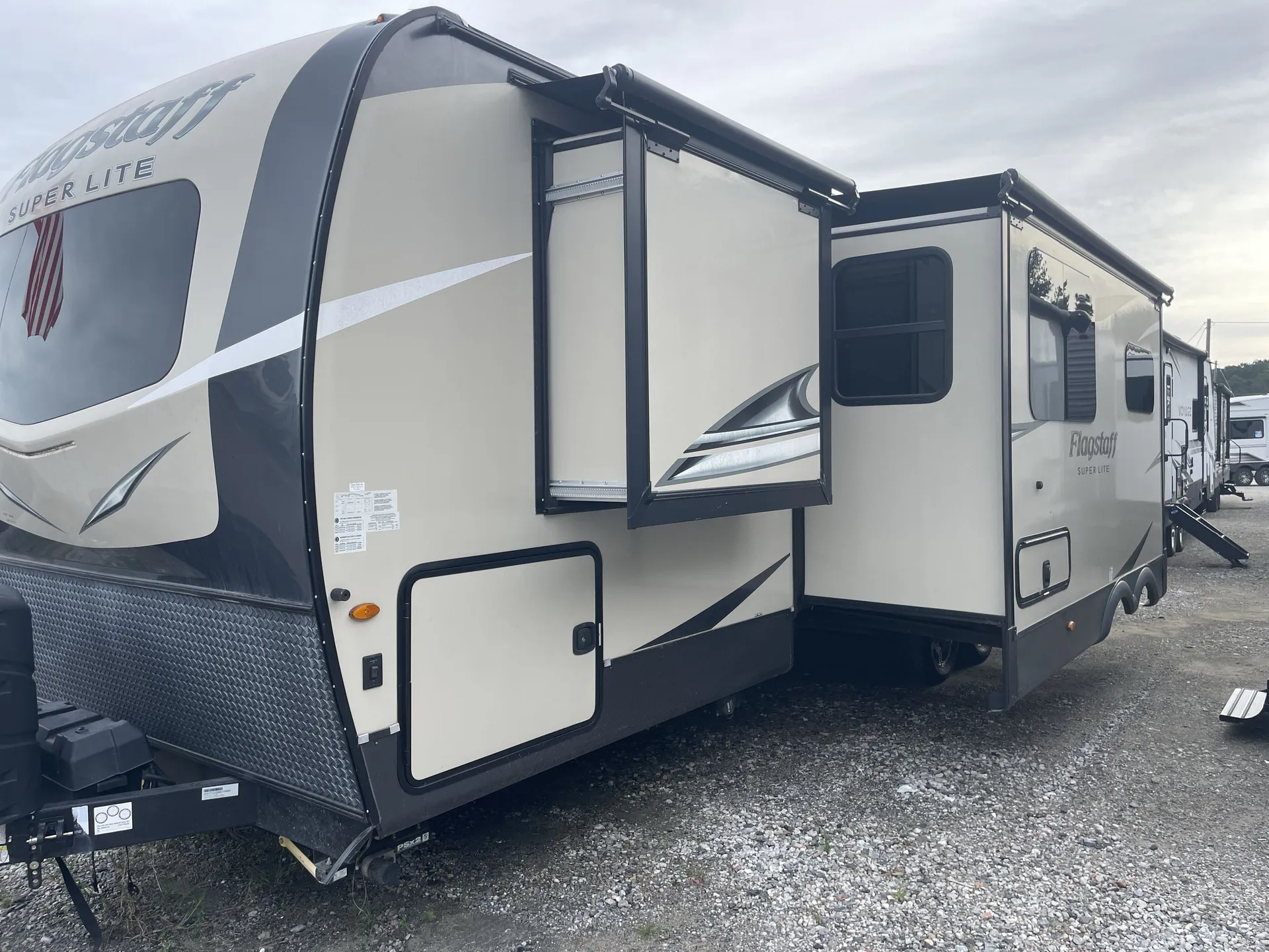 2021 Forest River Flagstaff Super Lite 27BHWS — off campside
