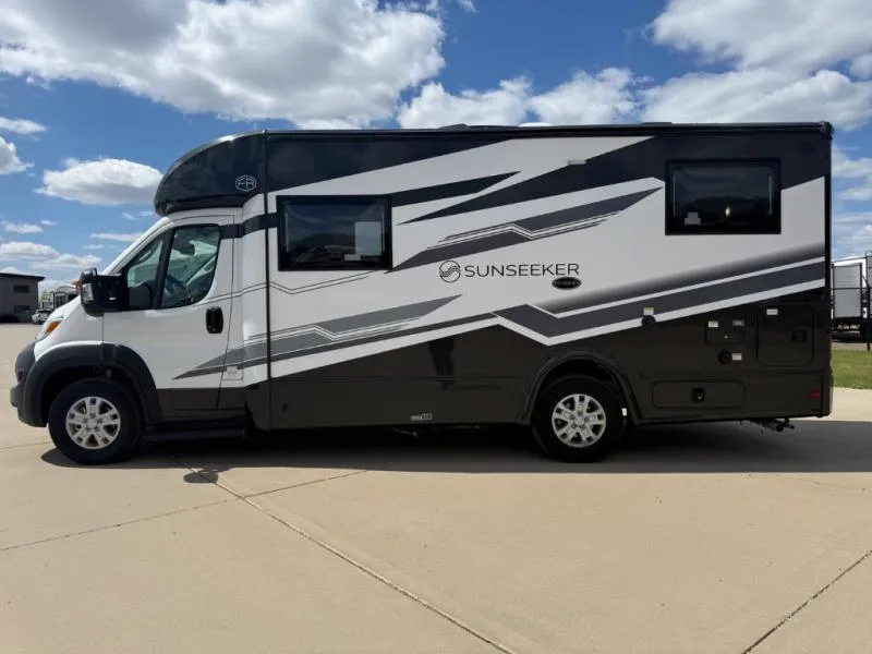 2026 Forest River Sunseeker Pro Master 2030RP - Photo 4