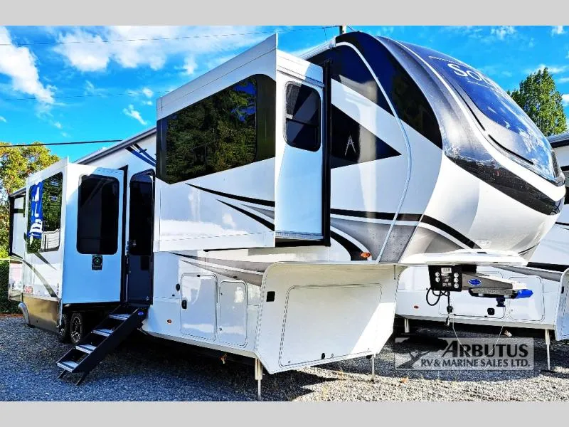 2026 Grand Design Solitude 380FL - Photo 2