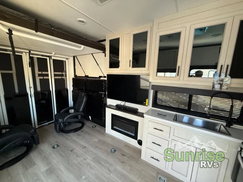 2025 Forest River Vengeance Rogue Armored 25L141 - Photo 4