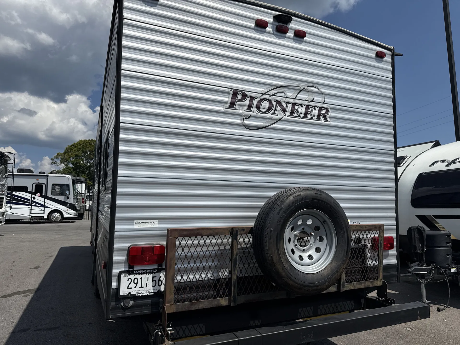 2018 Heartland Pioneer QB300 — living area main