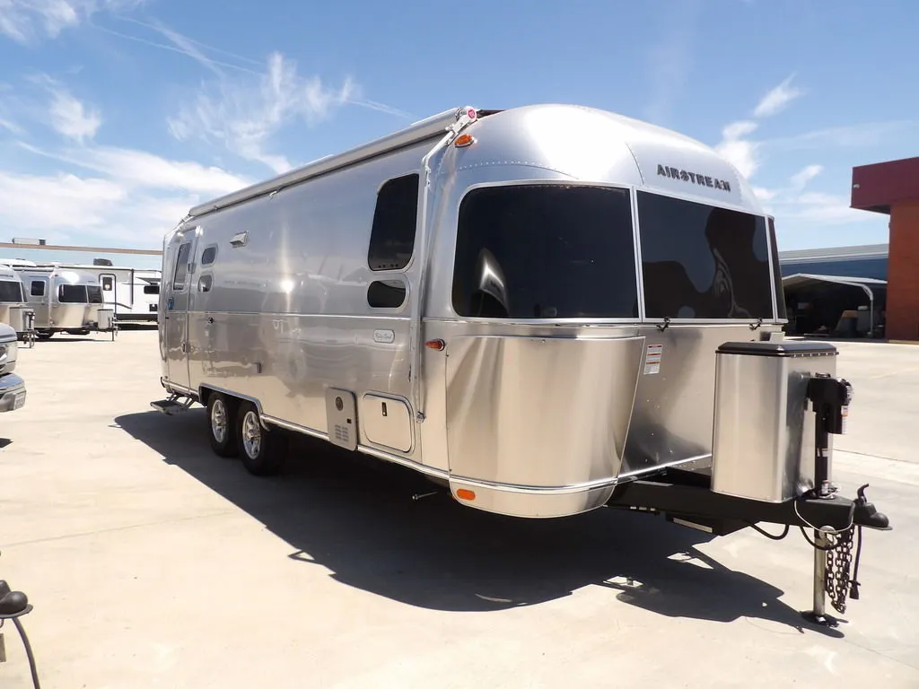 2025 Airstream Flying Cloud 25FB - Photo 3